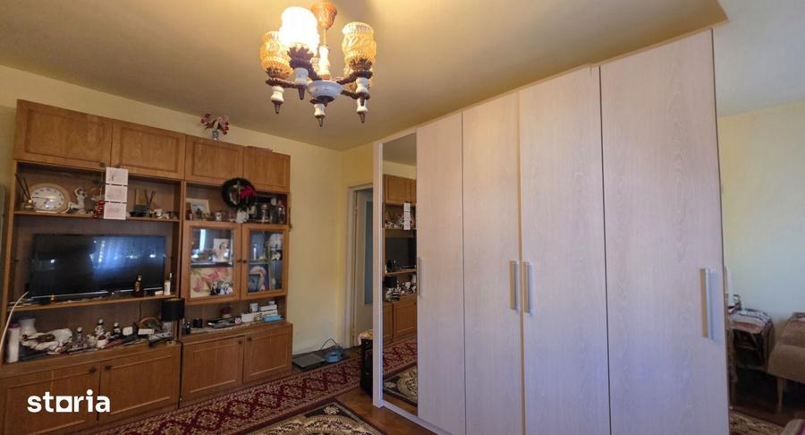 Apartament cu 4 camere semidecomandat în Circumvalațiunii