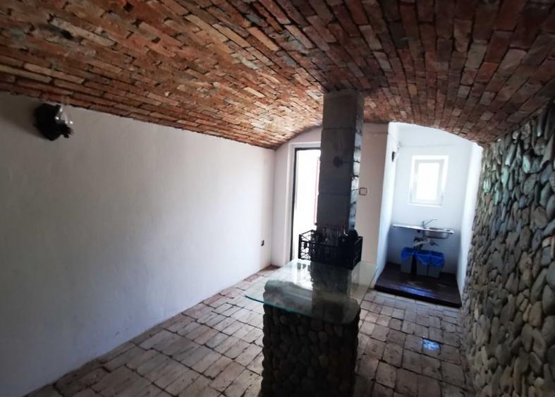 Casă individuală cu 6 camere cu Canalizare în Grigorescu
