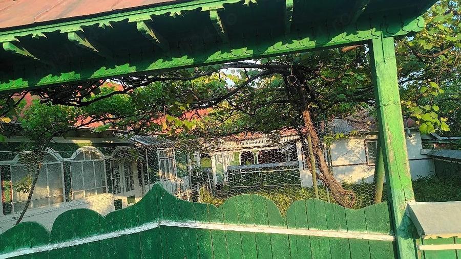 Casă cu 3 camere cu Teren 2700 Mp în Slobozia (Bara)