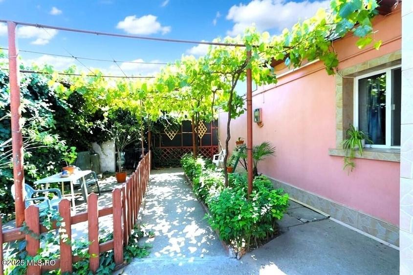 Casă individuală cu 7 camere cu Canalizare în Palazu Mare