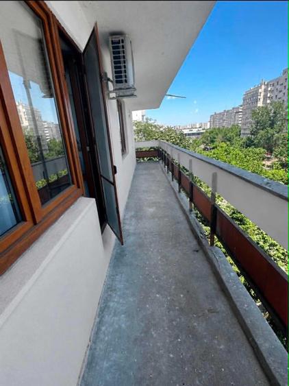 Apartament cu 3 camere semidecomandat în Titan