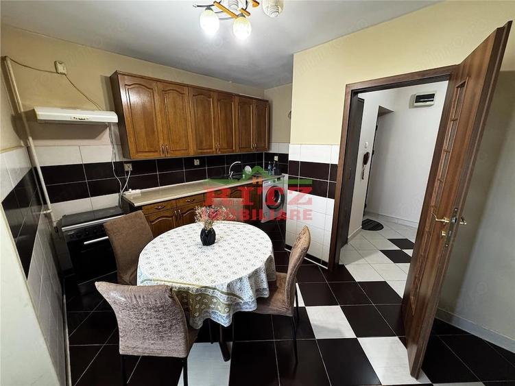 Apartament cu 3 camere semidecomandat în Ultracentral