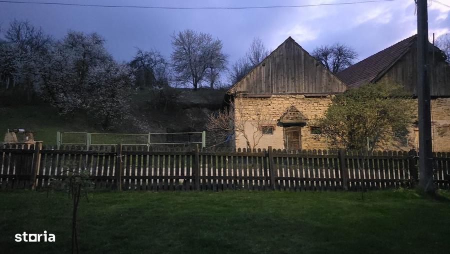Teren de 1719 mp, în Mera