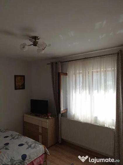 Casă cu 4 camere în Criș