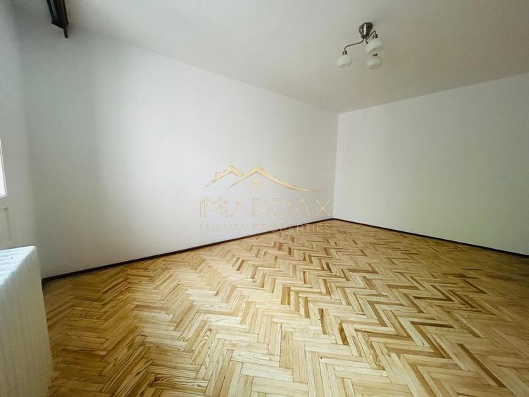 Casă individuală cu 6 camere cu Canalizare în Domenii