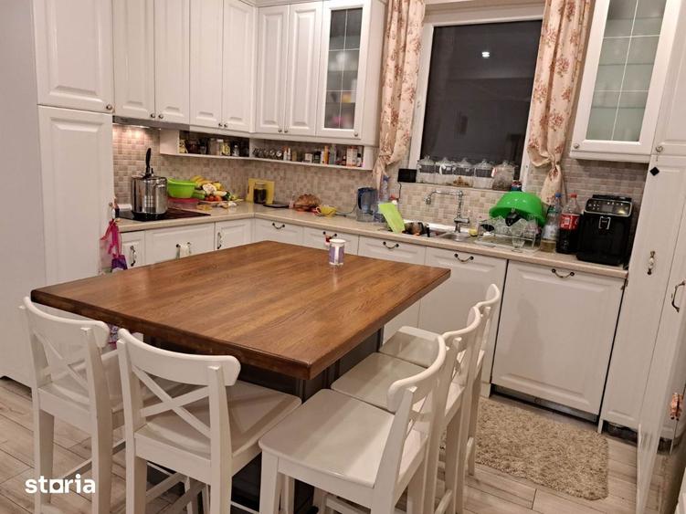 Casă cu 7 camere cu Teren 400 Mp în Semicentral