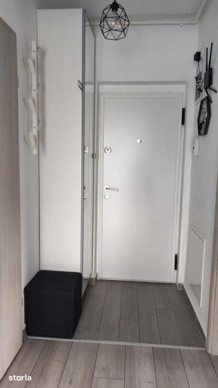 Apartament cu 3 camere decomandat în Titan