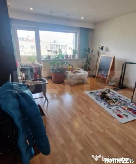 Apartament cu 4 camere decomandat în Astra