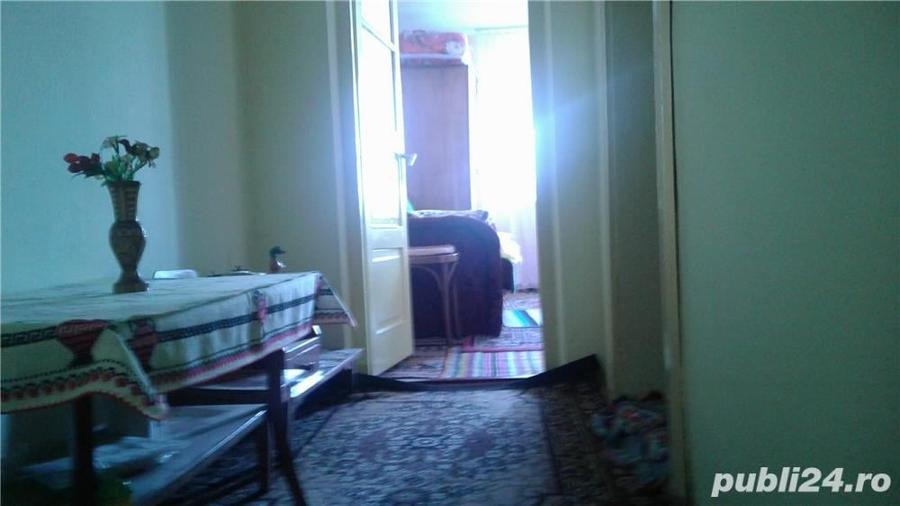 Casă cu 6 camere cu Teren 250 Mp în Capu Câmpului