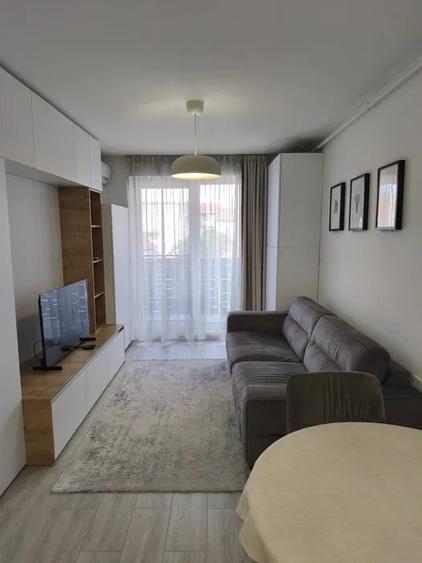 Apartament cu 3 camere semidecomandat în Semicentral