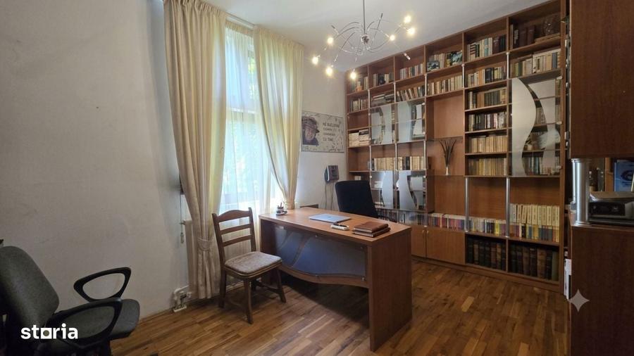 Casă cu 4 camere în Central
