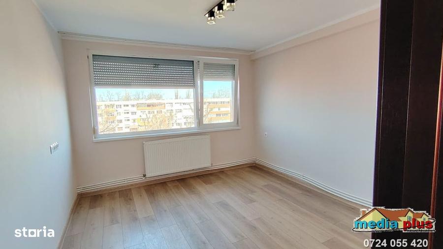 Apartament cu 3 camere semidecomandat în Micro 16