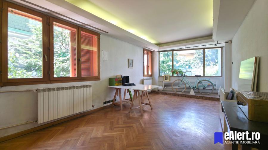 Casă cu 5 camere cu Canalizare în Domenii