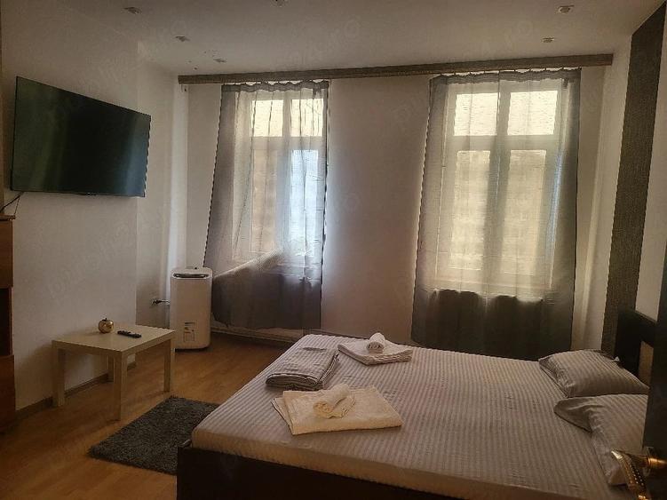 Apartament cu 3 camere decomandat în Sud