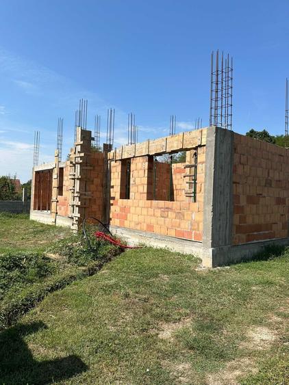Casă cu 3 camere în Groși