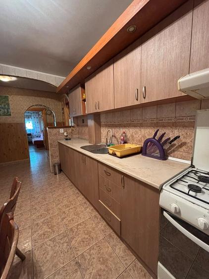 Apartament cu 3 camere decomandat în Metalurgie