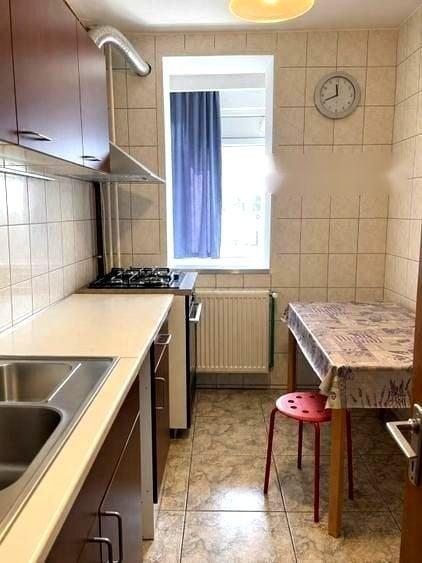 Apartament cu 3 camere decomandat, mobilat în Drumul Taberei