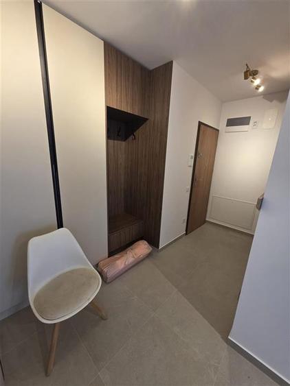 Apartament cu 2 camere decomandat în Tractorul
