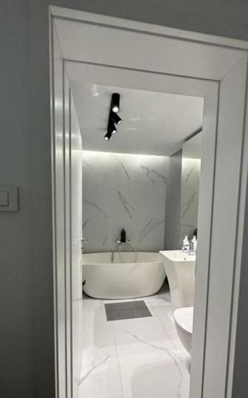 Apartament cu 2 camere decomandat, mobilat în Decebal