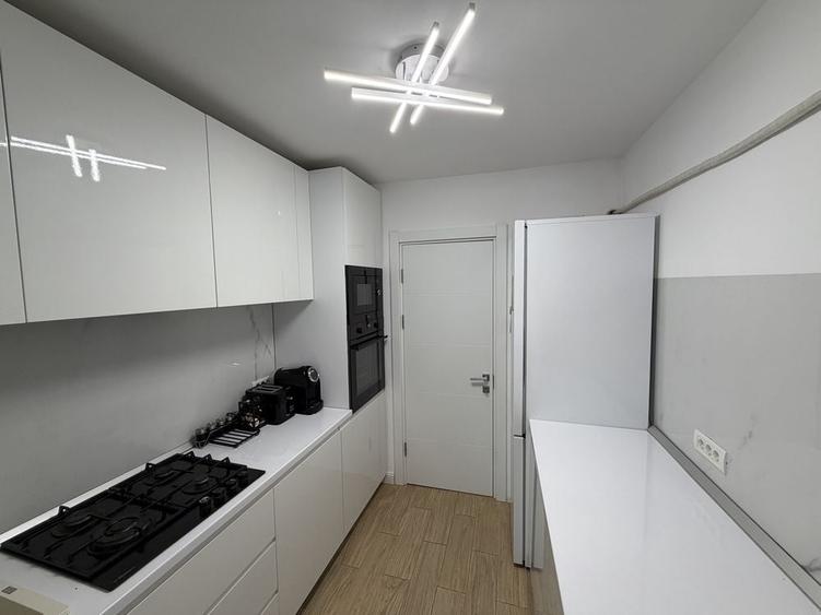 Apartament cu 3 camere decomandat în Faleza Nord