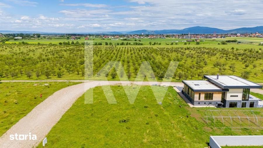 Teren de 760 mp, în Vulcan
