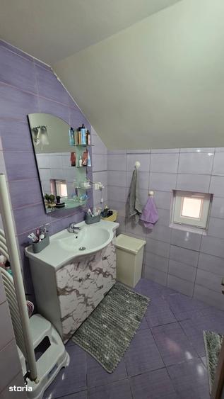 Casă cu 7 camere cu Teren 400 Mp în Central