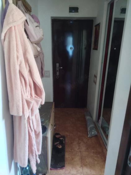 Garsonieră decomandată în CET