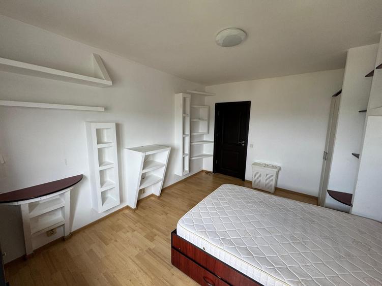 Apartament cu 2 camere semidecomandat în Podu Roș