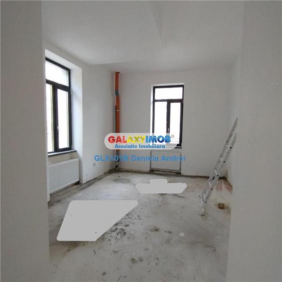 Casă cu 26 camere cu Teren 450 Mp în Calea Victoriei