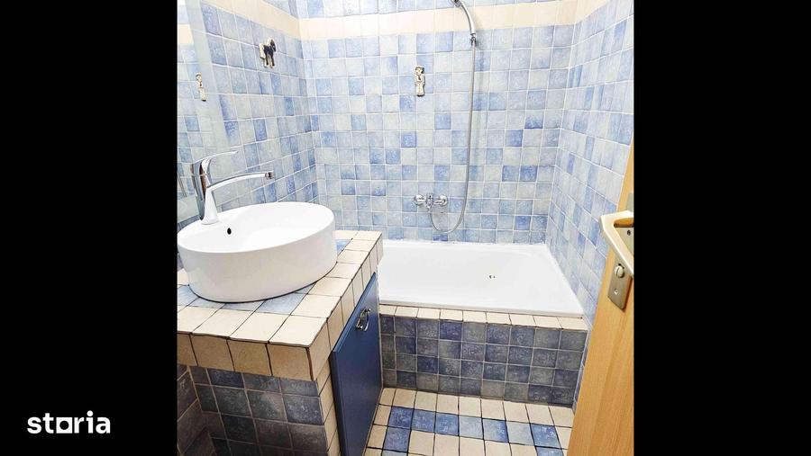 Apartament cu 8 camere decomandat în Drumul Taberei