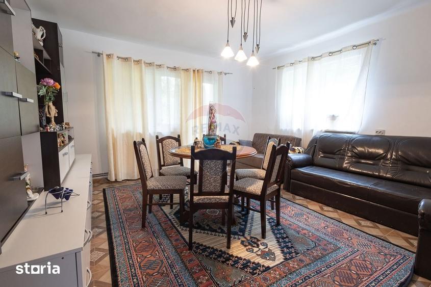 Casă cu 6 camere cu Teren 500 Mp în Băi
