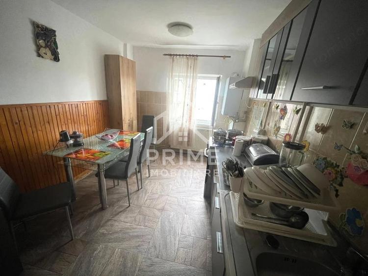Apartament cu 4 camere decomandat în Cetate
