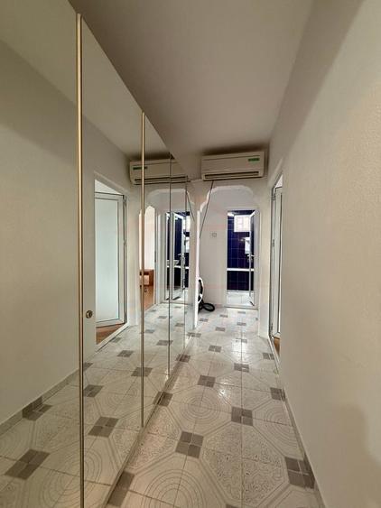 Apartament cu 3 camere decomandat în Micro 20