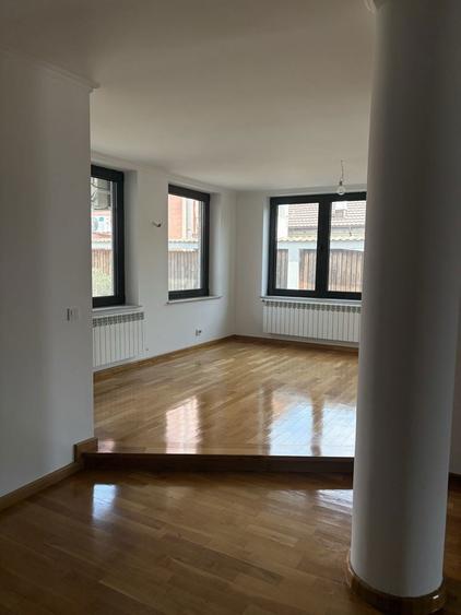 Casă cu 4 camere în Roșu