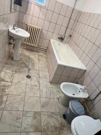 Casă individuală cu 4 camere cu Canalizare în Vatra Luminoasă