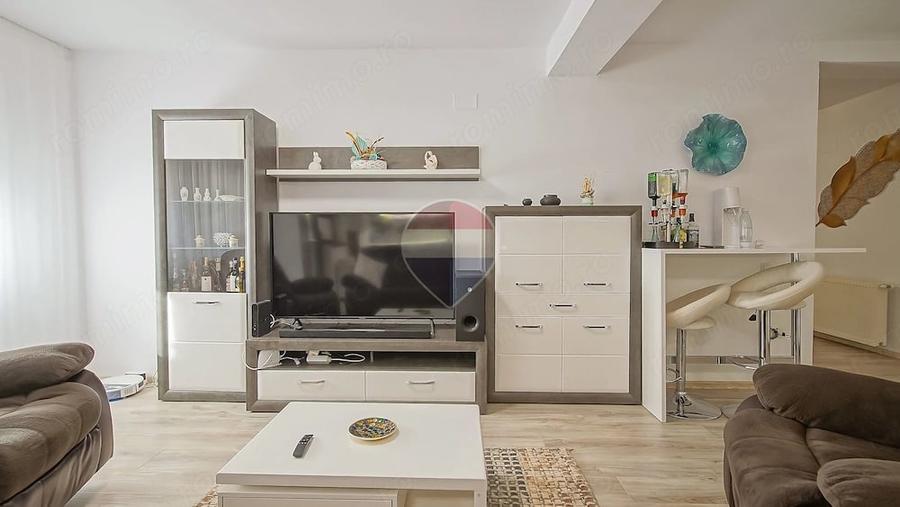 Apartament cu 4 camere decomandat în Cioplea