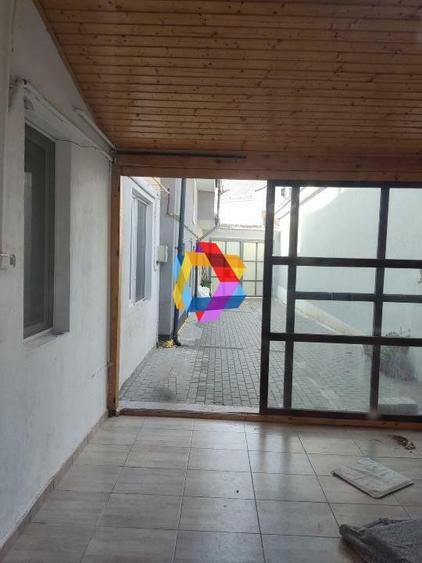 Casă individuală cu 5 camere cu Teren 100 Mp în Drumul Poienii