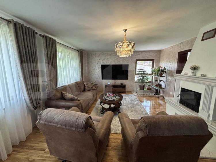 Casă cu 4 camere cu Teren 1229 Mp în Central