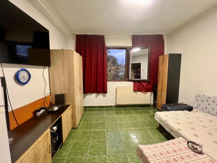 Garsonieră decomandată, mobilată în UMT