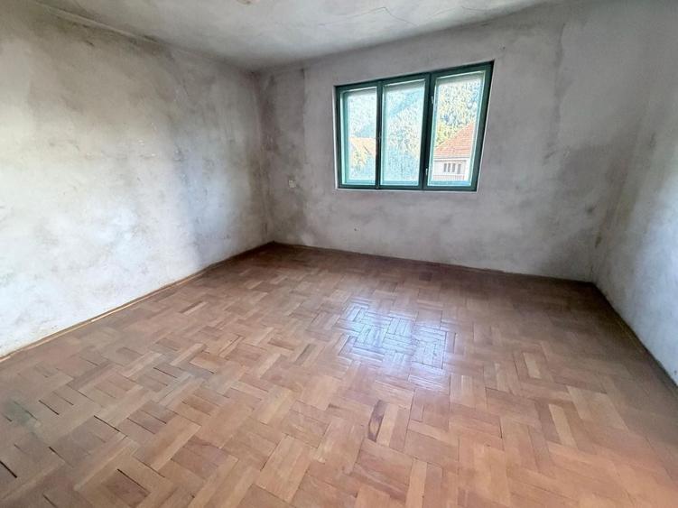 Apartament cu 3 camere decomandat în Exterior Est