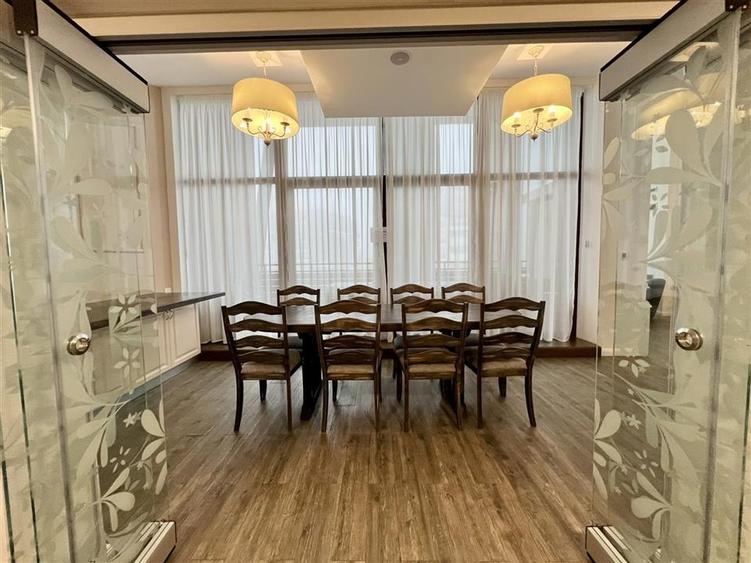 Apartament cu 6 camere decomandat, mobilat în Poiana Brașov