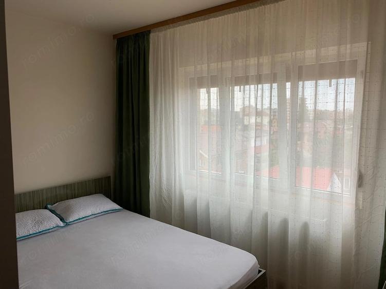 Apartament cu 3 camere semidecomandat în Inel II