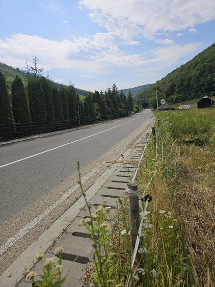 Teren de 5500 mp, în Hurez