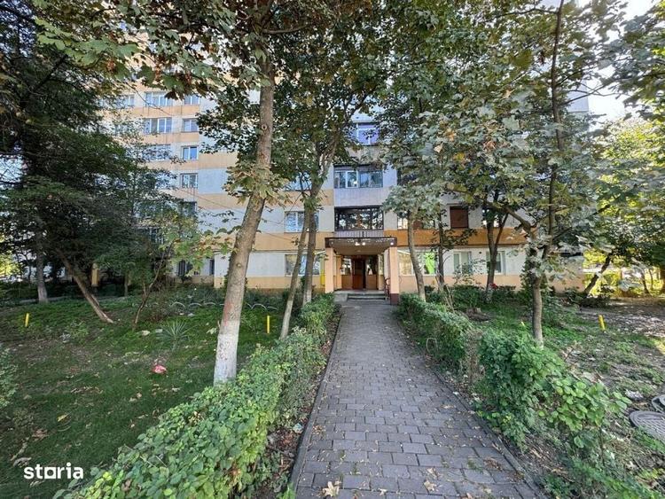 Apartament cu 3 camere decomandat în Cornișa