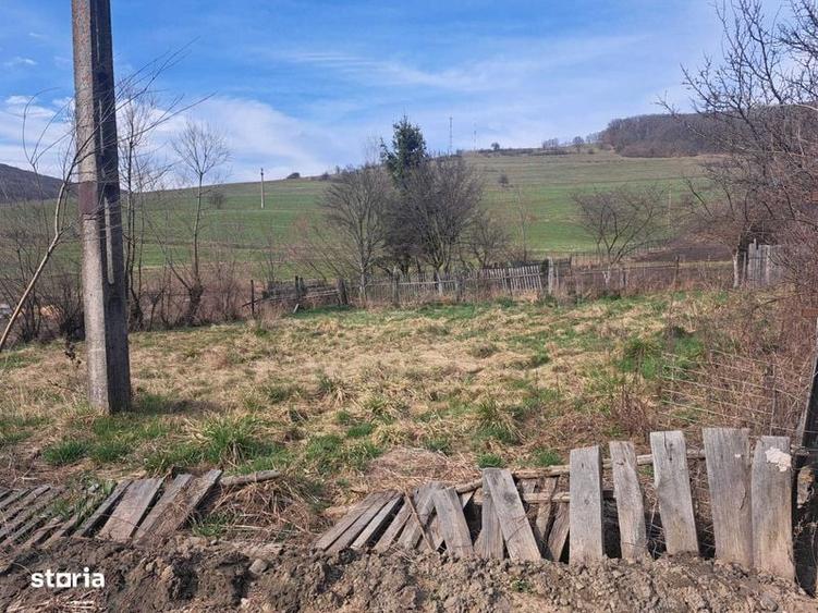 Teren de 400 mp, în Vâlcele