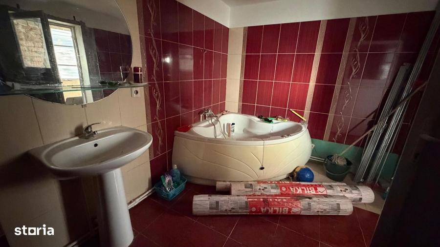 Casă cu 3 camere în Berveni