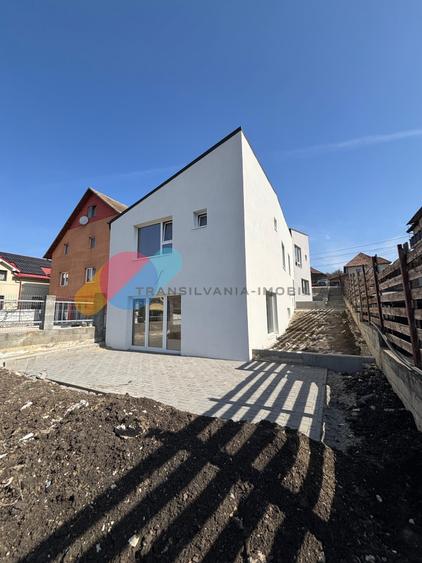 Casă cuplată, 122 mp utili+curte privată 300 mp | Demisol + Parter | Semifinisat - 1