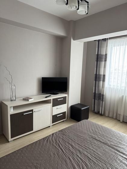 Apartament cu 3 camere decomandat în Petru Rareș