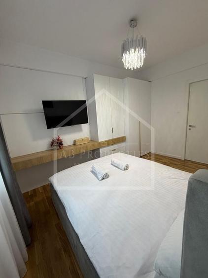 Apartament cu 3 camere decomandat, mobilat în Calea Victoriei