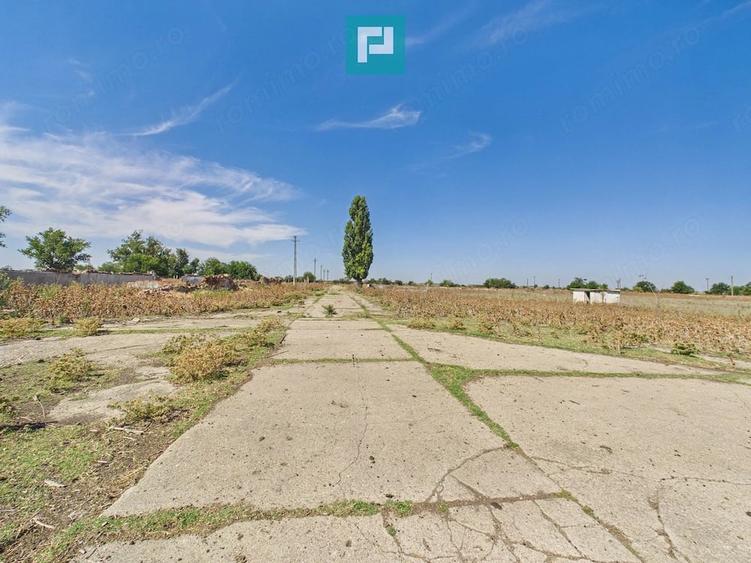 Teren de 146866 mp, în Periferie